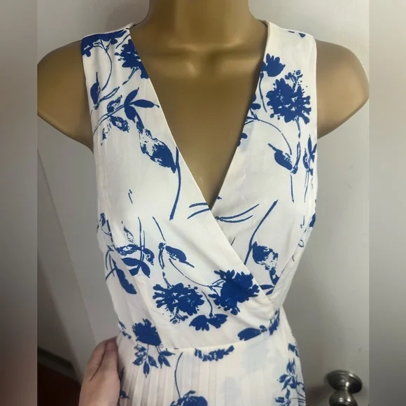 Lulus Blue and White Lindsie Floral Print Pleated Wrap CharmingMaxi Dress NWOT S - Picture 10 of 16